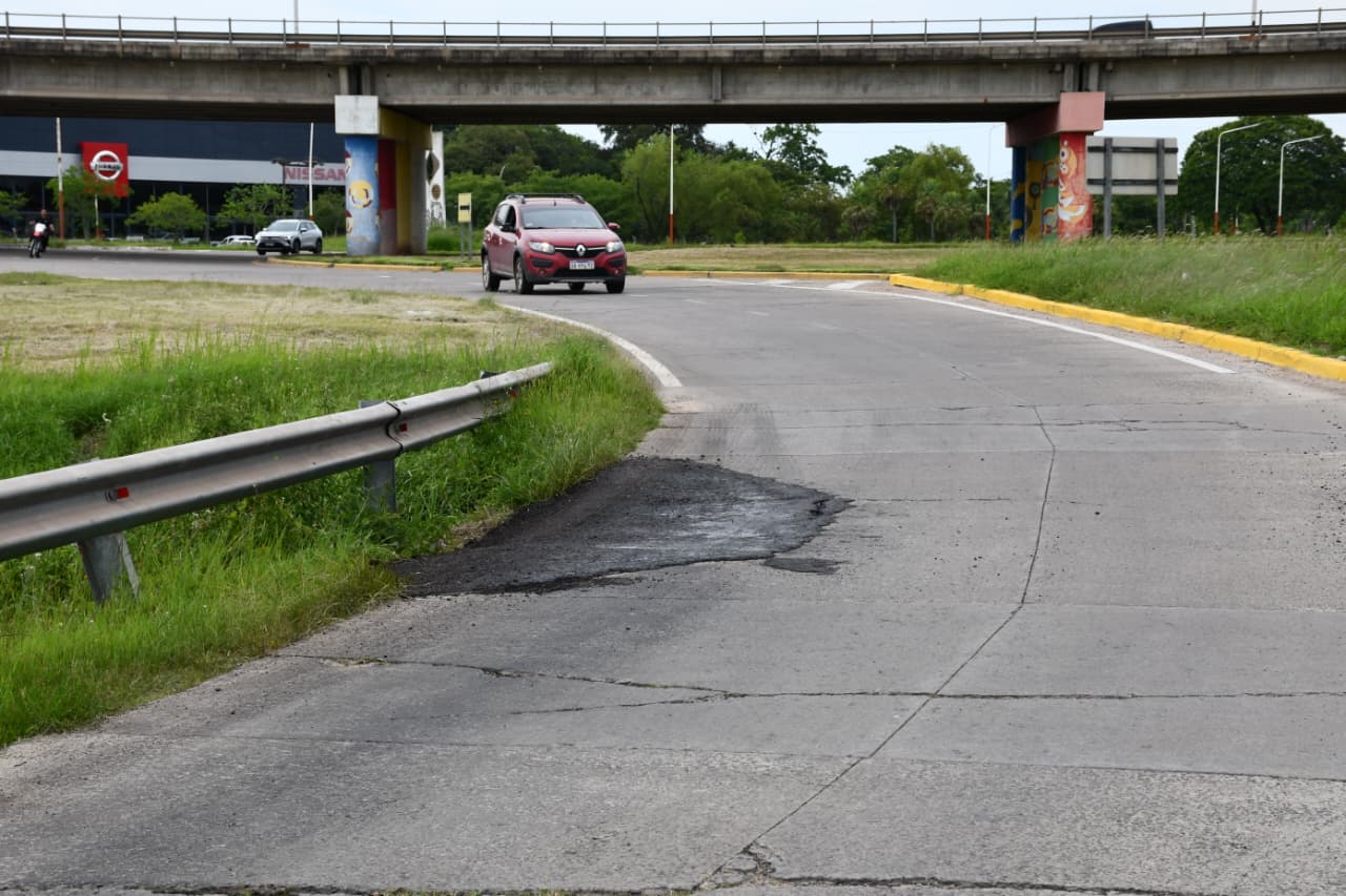 Repararon sector socavado en la zona de avenida Sarmiento y la autovía Avellaneda
