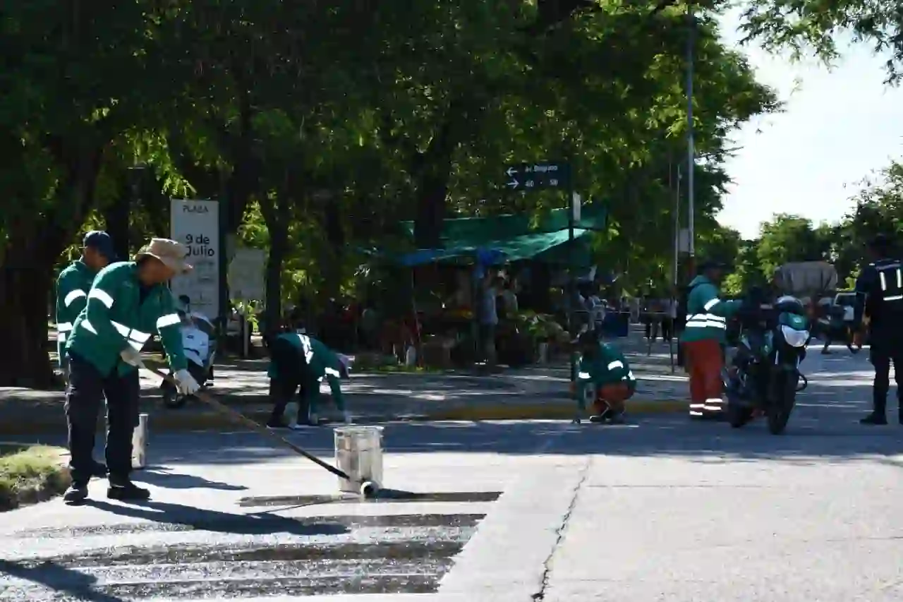 La Municipalidad de Resistencia se encuentra en pleno proceso de señalizar las sendas peatonales del micro y macrocentro.