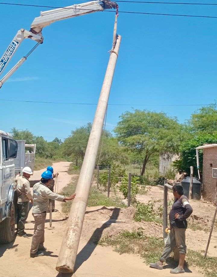 Misión Nueva Pompeya: avanza la extensión de la red eléctrica en el barrio Cacique Francisco Supaz