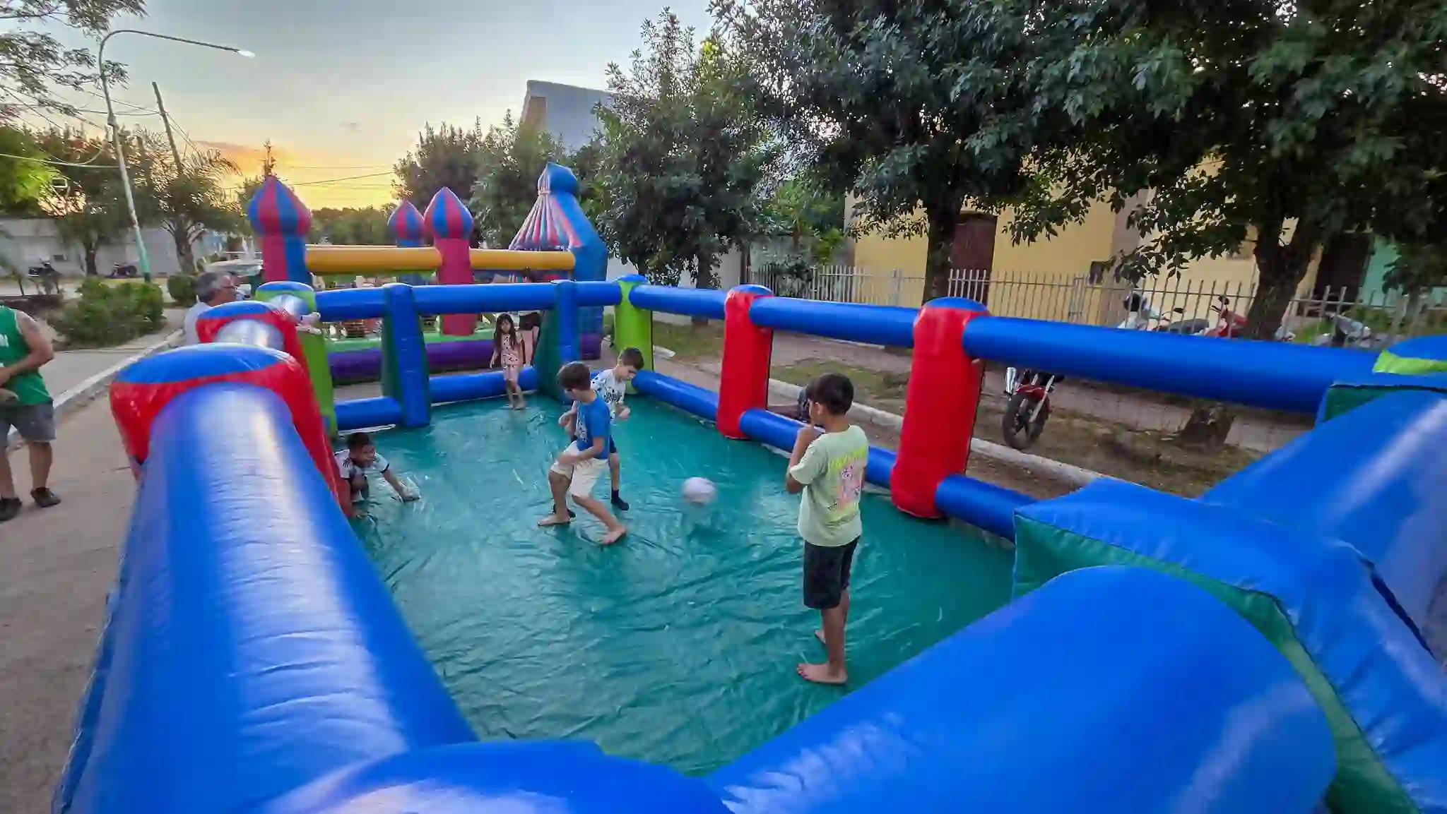 Fontana vive el verano 2026