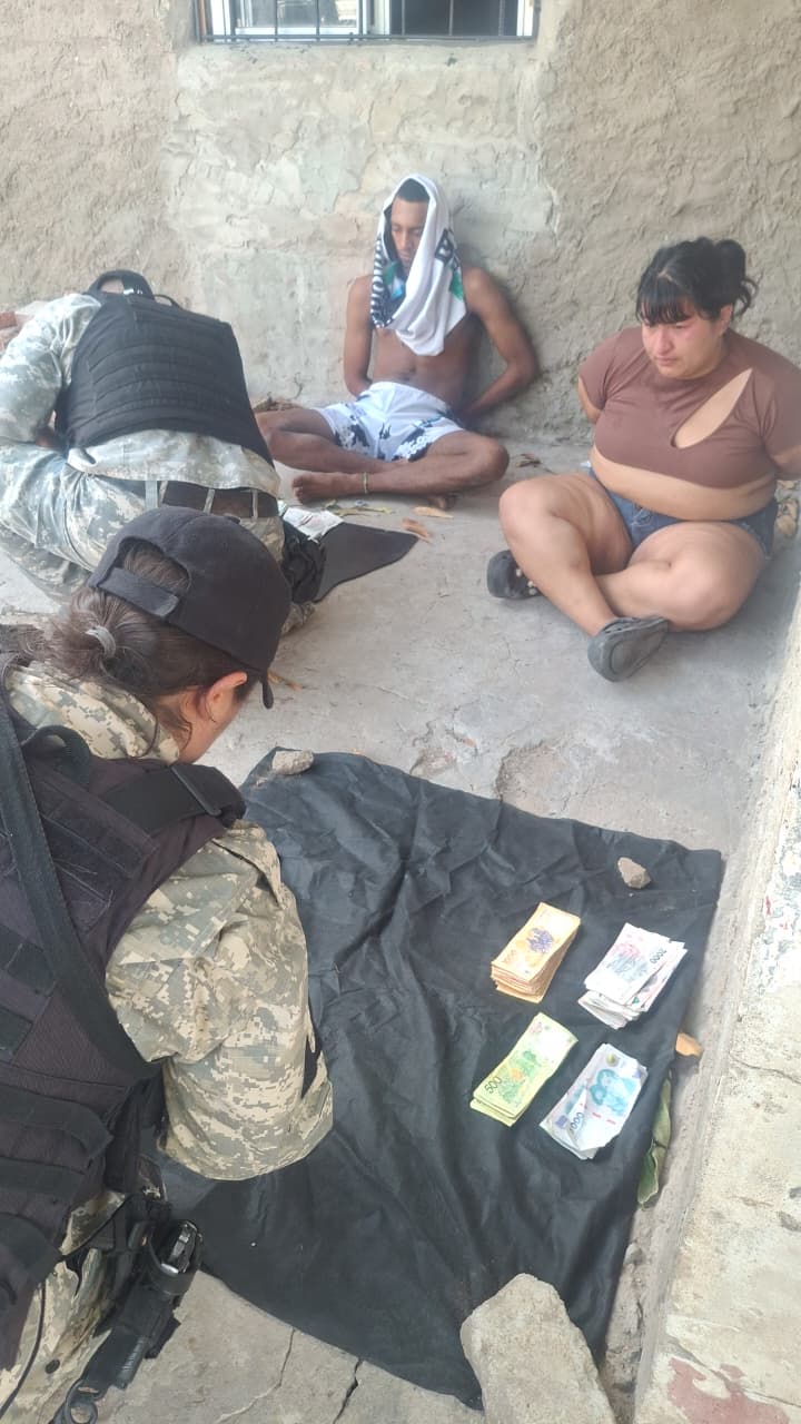 Resistencia: demoraron a dos jóvenes con casi 200 bochitas de droga