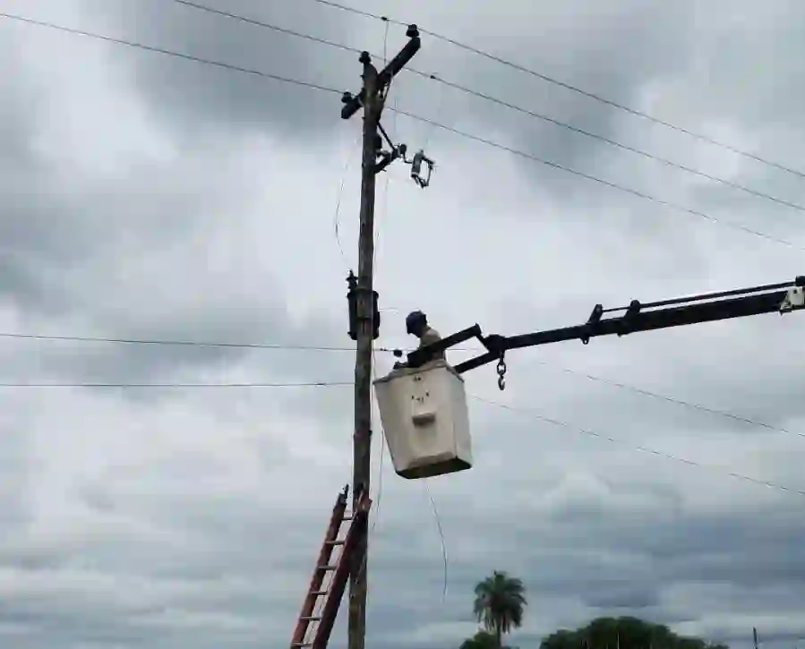 Secheep supervisó obras y avanza con mejoras eléctricas en Colonia Elisa