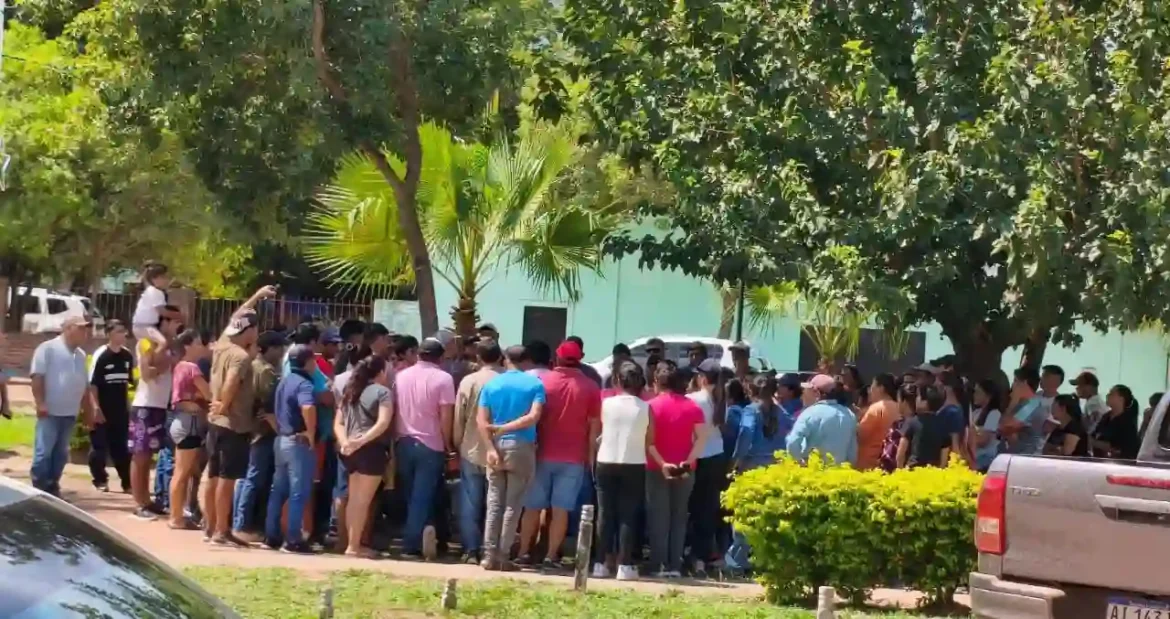 En Miraflores, Ferro llevó tranquilidad a familias del Lote 88 y ratificó que no habrá desalojos