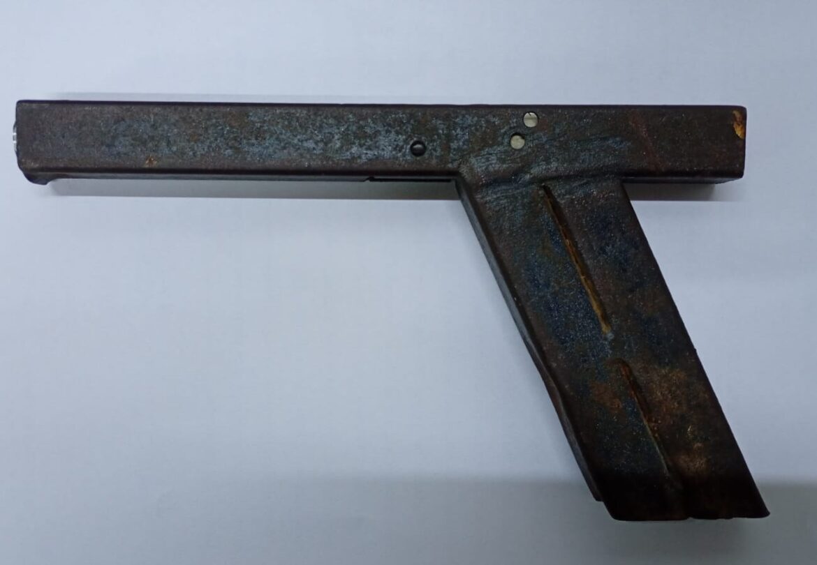 Barranqueras: dos jóvenes demorados, secuestran un arma casera tras desorden