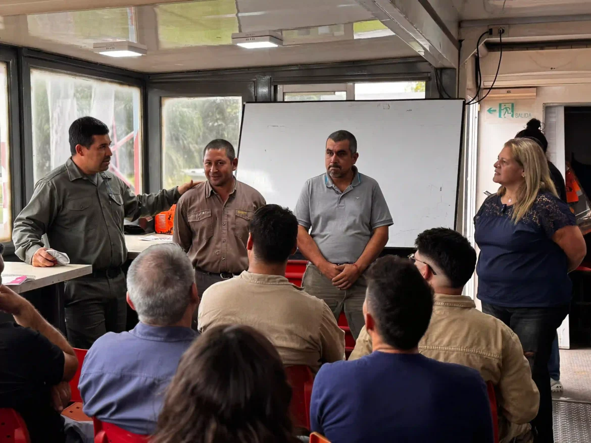 Iniciaron las prácticas del curso de fabricación de muebles en metal y madera del programa Soy Chaco Trabajo