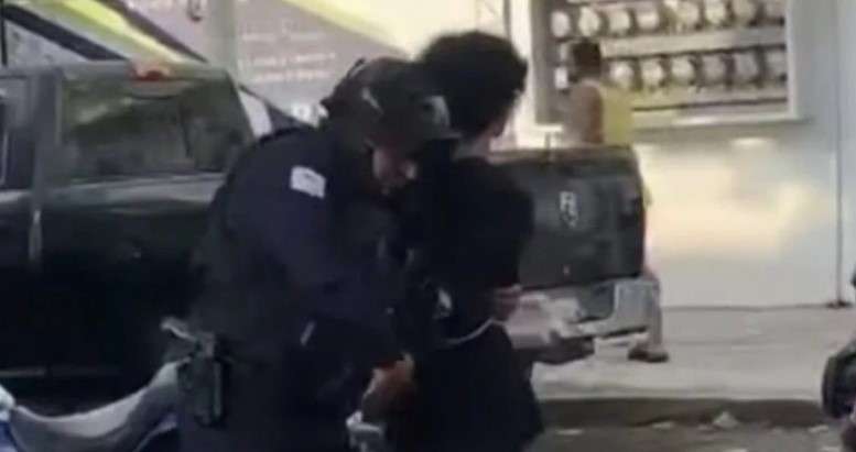 México: no lo dejaron entrar por llegar tarde a la escuela y mató a dos profesoras