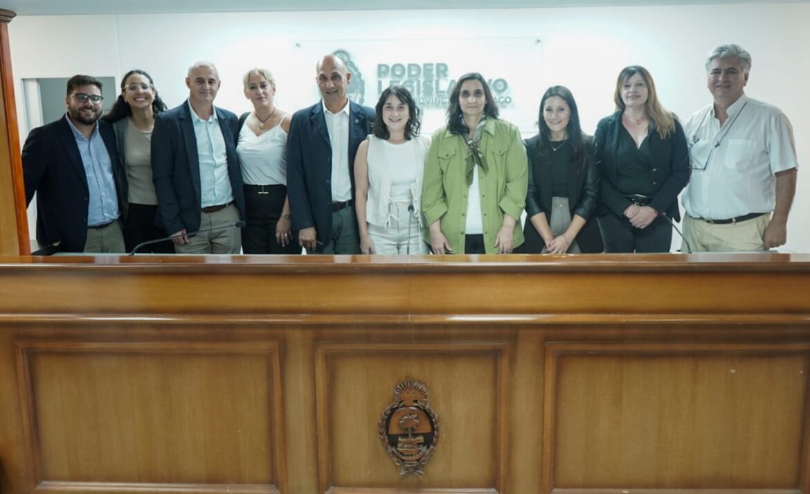 El Poder Legislativo recibió a estudiantes de la Universidad Kennedy en una jornada de formación cívica