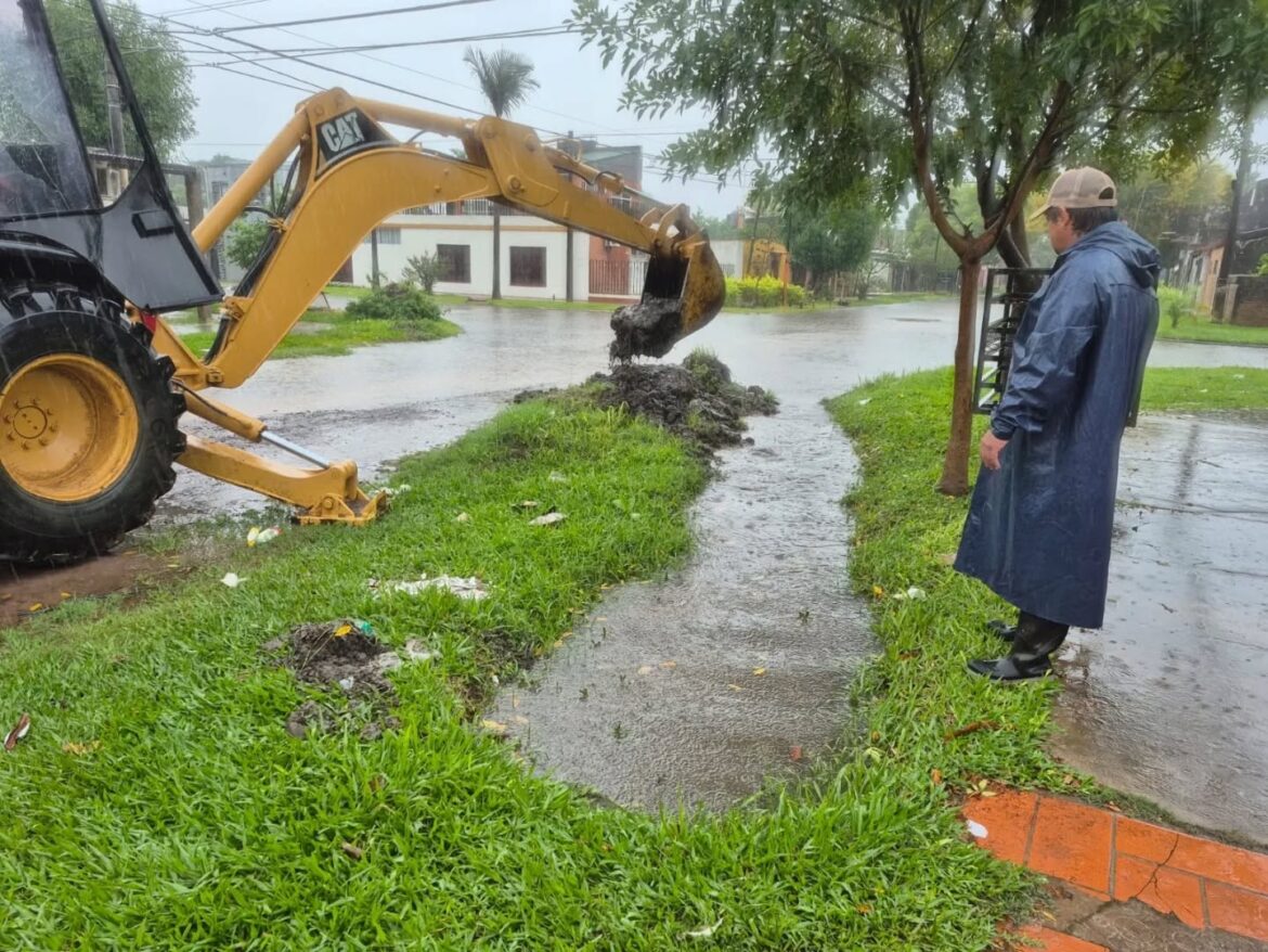 Barranqueras intensificó trabajos de limpieza y desagües para prevenir anegamientos
