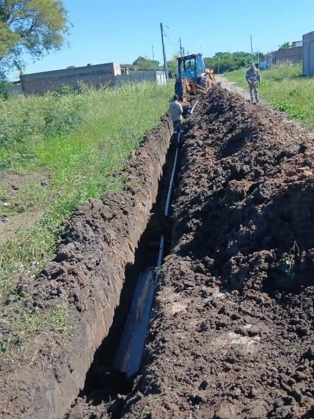 Extensión de la red de agua potable en el barrio Camors: avanza una obra clave en Fontana