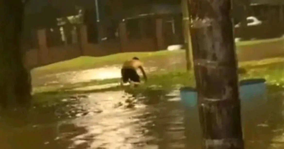 Dolor en Tucumán: un nene murió electrocutado mientras jugaba en la calle bajo la lluvia