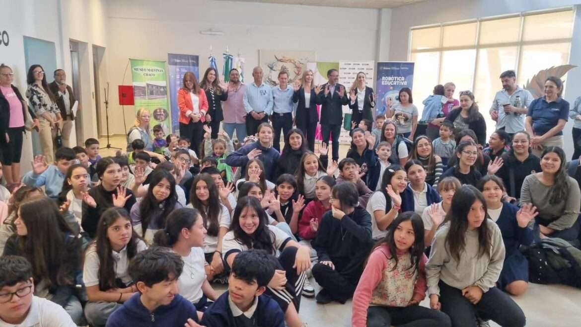 Educación promueve el interés por la ciencia con actividades para todos los niveles