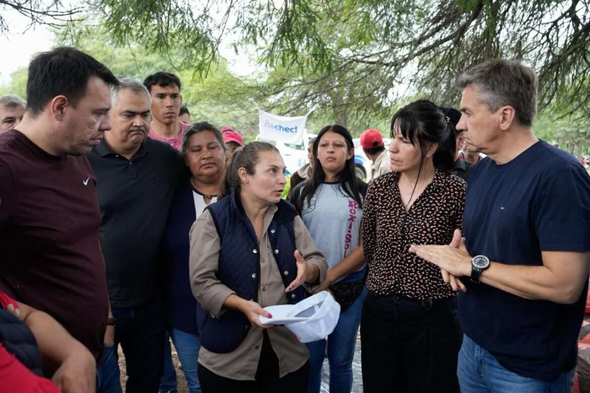 Este domingo: el gobernador Zdero llegó a Comandancia Frías para seguir de cerca la asistencia a familias afectadas por las inundaciones