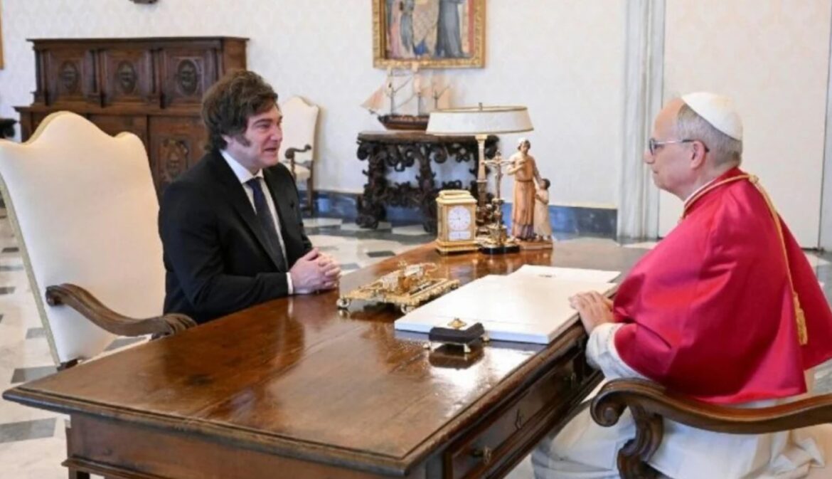 El oficialismo se entusiasma con la visita de León XIV para oxigenar la gestión antes del año electoral