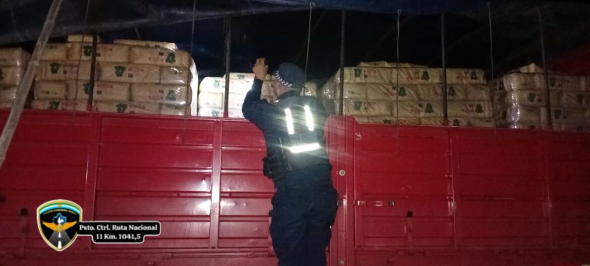 Chaco: interceptaron un camión con 35 toneladas de azúcar en un control