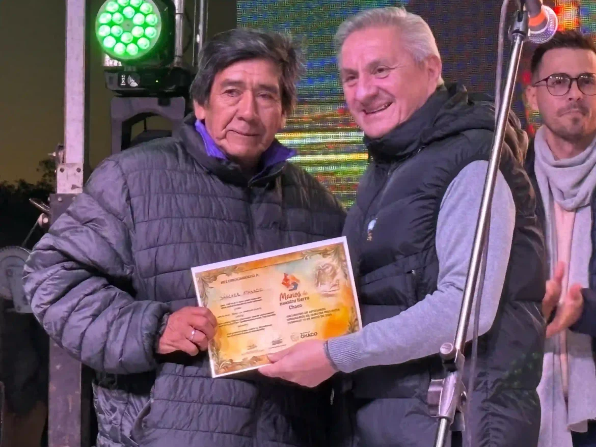 “Manos de nuestra tierra”: exitoso encuentro de artesanos originarios en el Parque de la Democracia*