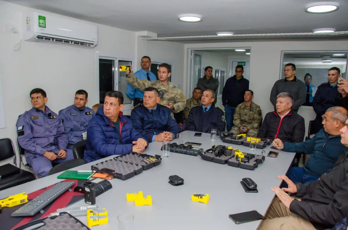 Chaco incorporó las primeras Taser para fortalecer la seguridad y modernizar a la Policía.