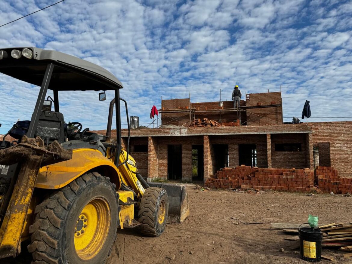 El Gobierno provincial avanza con la construcción de viviendas en el barrio Santa Rita de Sáenz Peña